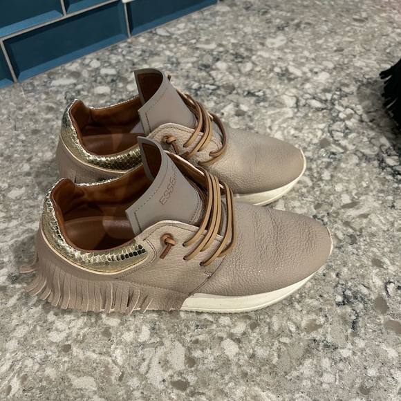 🤎Esseutesse fringe sneakers🤎 - Picture 3 of 8